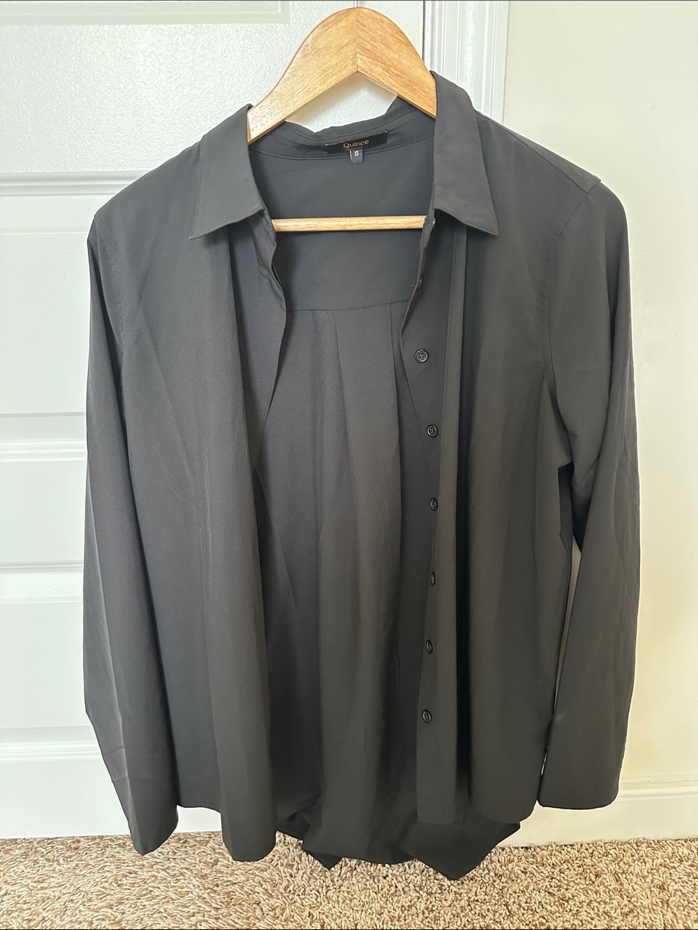 Quince Women’s Performance Tech Button Down Shirt Size Small